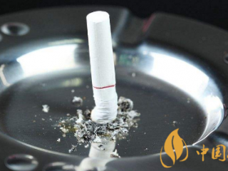  吃烟灰有毒吗(没毒) 烟灰有什么作用(当肥料养花)