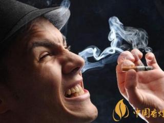 吸烟的危害：吸烟会导致牙周病的发生和加重牙周病的病情